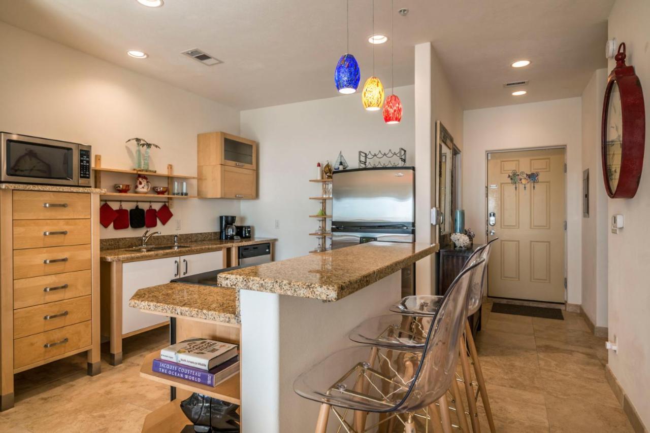 Sea Deuce By The Ocean Apartment Galveston Exterior photo