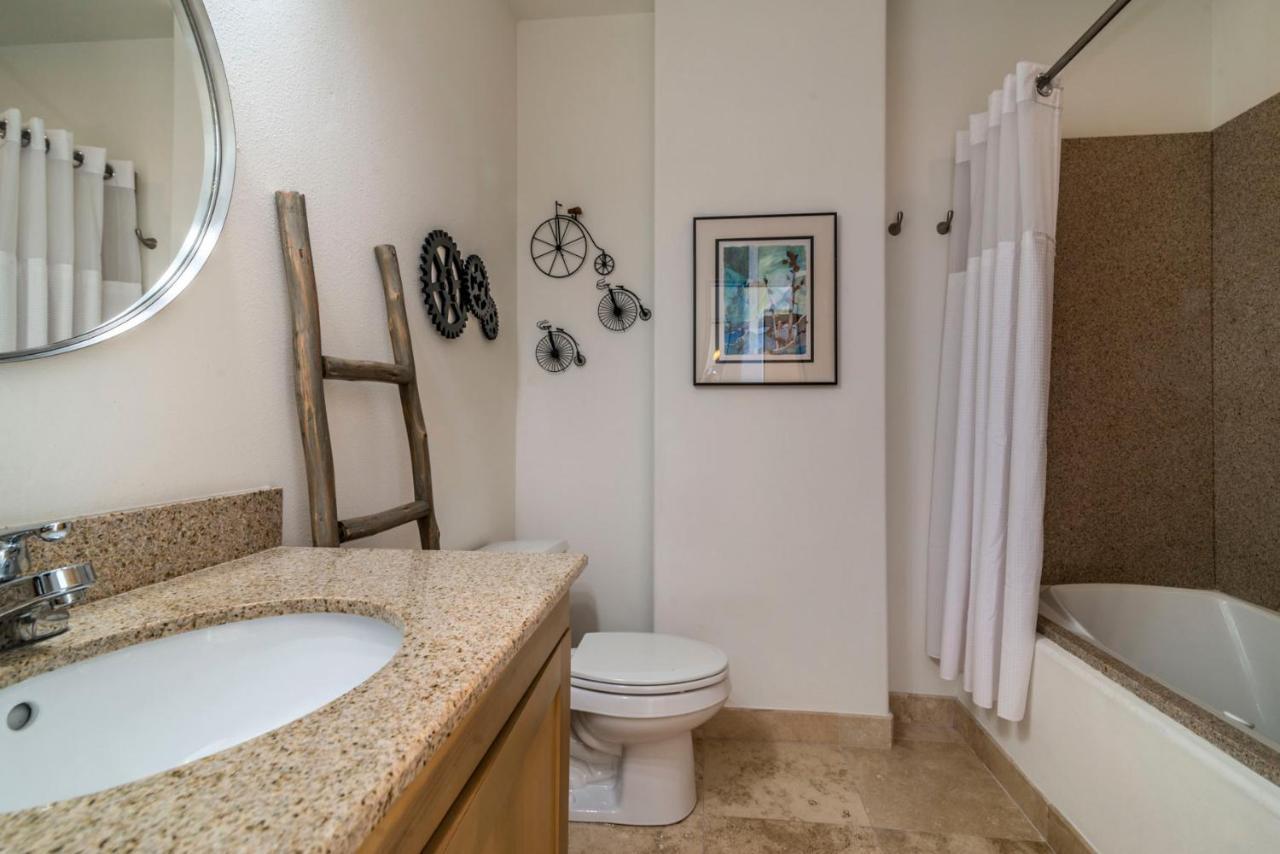 Sea Deuce By The Ocean Apartment Galveston Exterior photo
